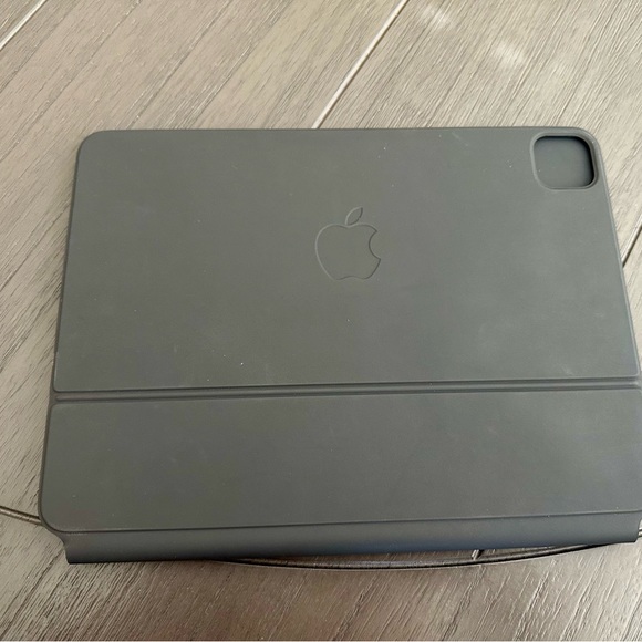 iPad Magic Keyboard Case - Picture 3 of 4